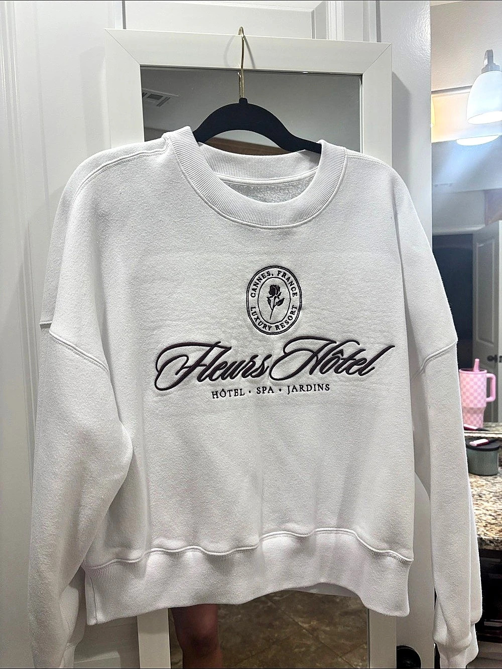 Abercrombie & Fitch Henson Hotel Spa Jardins sweatshirt Graphic Sweatshirt